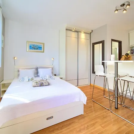 Studio Apartment Vesna Krk Town Exterior photo